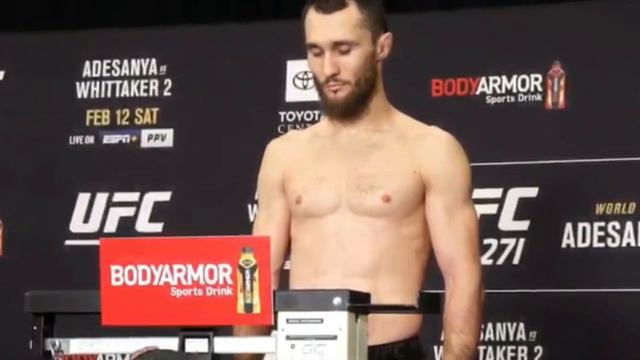 UFC 271: Сергей Морозов Официальное Взвешивания Перед Боем с Дугласом Сильвой де Андраде! смотреть онлайн