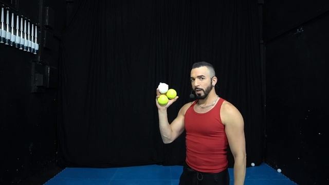 Tutorial for juggling 5 balls by Cirque du Soleil artist Bernard Hazen! #jugglingballs #cirque смотреть онлайн