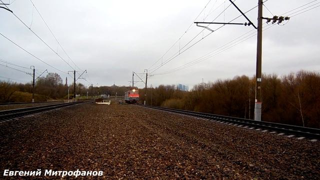 Электровоз ВЛ10У-052 (ТЧЭ-23) следует резервом со станции Москва-Сортировочная-Киевская. смотреть онлайн