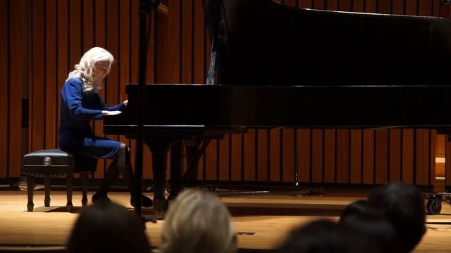 Pamela Howland presents Chopin's Mazurka in E Minor, Op. 17 No. 2 AND Lennon/McCartney's "Yesterday смотреть онлайн