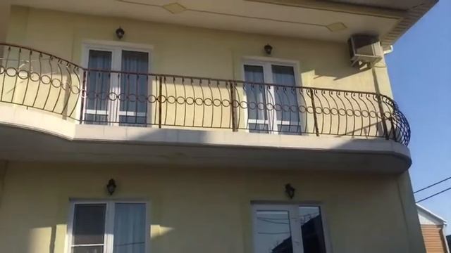 Дом с бассейном и патио с мангальной площадкой в Голубой бухте, Геленджик. Эко-Дом ЛеоНат смотреть онлайн