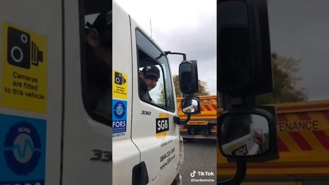 Прищемил палец смотреть онлайн