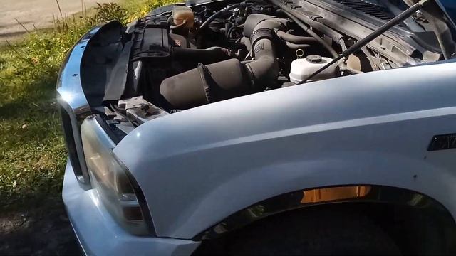 JJ showing the 2005 Ford Excursion cold start. смотреть онлайн