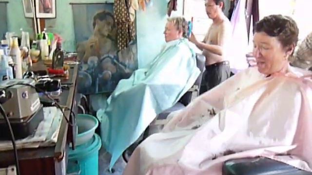 Local Barber Shop - a смотреть онлайн