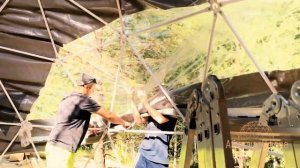 Сборка геокупола / Как собирают сферический шатер / Монтаж модуля для глэмпинга