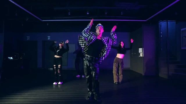 CAKE - KARD [Mirrored Chorus] смотреть онлайн