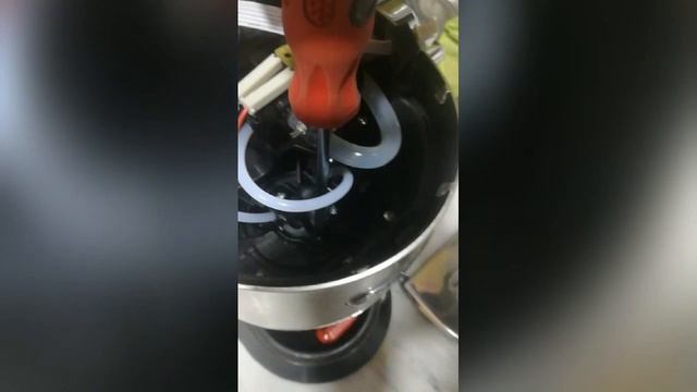 DELONGHI DEDICA ec680/ec685, problème manque de pression pompe ulka смотреть онлайн