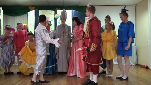 Коробка с игрушками 2013г.