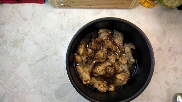 Крылышки куриные тушеные в мультиварке. смотреть онлайн