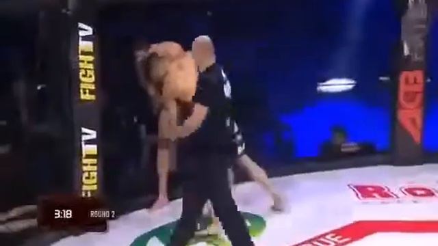 Смотрите как Таджик вырубил Бразильца. Таджикистан VS Бразилия смотреть онлайн