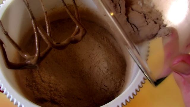 How To Make Easy Chocolate Cupcakes - Spring Idea - Quick & Simple Recipe - Tutorial For Beginners смотреть онлайн