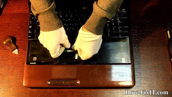 How to replace keyboard on Toshiba Satellite L650, L650D, L655, L655D laptop