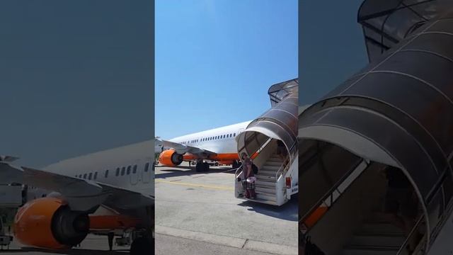 Аэропорт в Черногории ... Тиват ..Skyup #тиват2021 #tivat2021 #tivatairport #туристывчерногории смотреть онлайн