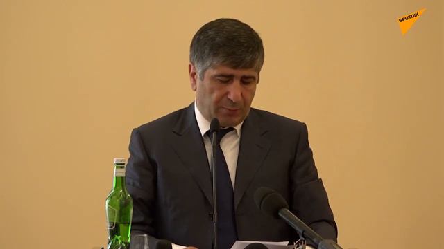Аслан Бжания провел совещание с представителями глав районов и руководителями ведомств смотреть онлайн