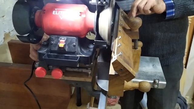 Заточка строгальных ножей на самодельном станке смотреть онлайн