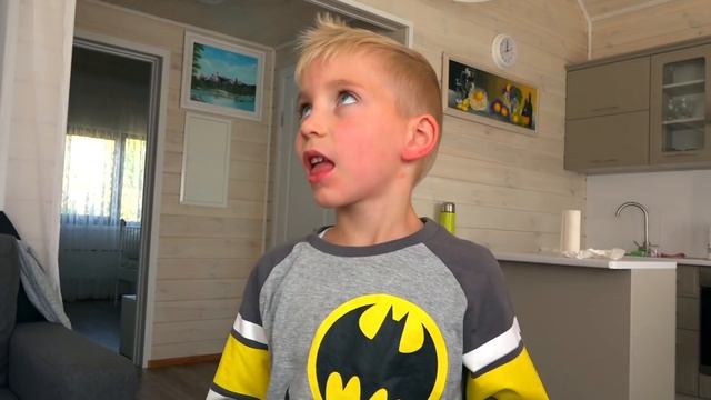 Папа ВЫРВАЛ Тише первый ЗУБ. Тиша нашёл 100$!!!