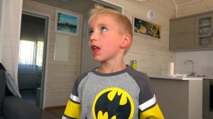 Папа ВЫРВАЛ Тише первый ЗУБ. Тиша нашёл 100$!!!