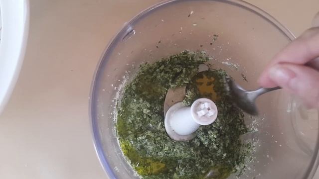 Готовим соус песто дома - легко и быстро. Базовый соус итальянской кухни. смотреть онлайн