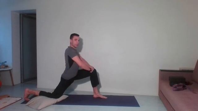 Как сеть на шпагат. Упражнения растяжка на продольный шпагат. Хануманасана йога. смотреть онлайн