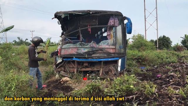 ADU B4NTENG BUS PMH DENGAN TRUK SAWIT DI JALAN LINTAS SUMATRA. смотреть онлайн