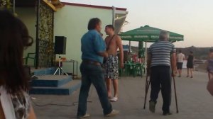 Парень суперски поёт широка река (смотреть со 2-й минуты).mp4