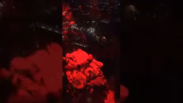 Lifts decending at the Duck and Waffle in London смотреть онлайн