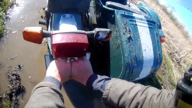На мотоцикле Урал ИМЗ 8.103.1 месим грязь! Застрял в луже /on A Motorcycle Ural On Dirt