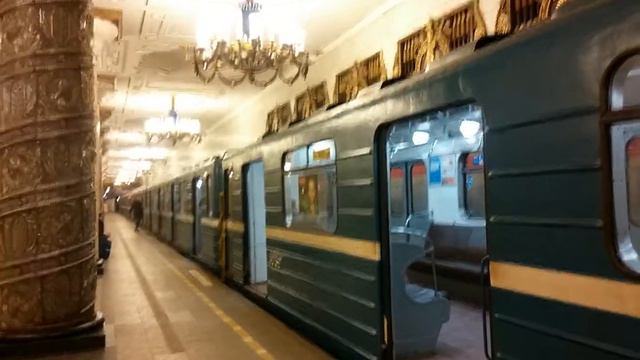 ЕМ-501 и ЕМА-502 На станции Автово смотреть онлайн