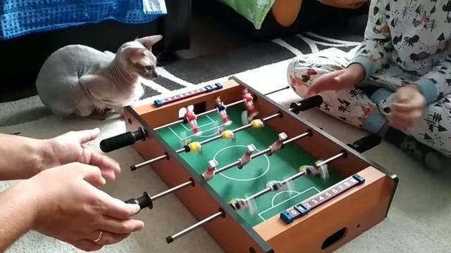 Футбол, настольный футбол. смотреть онлайн