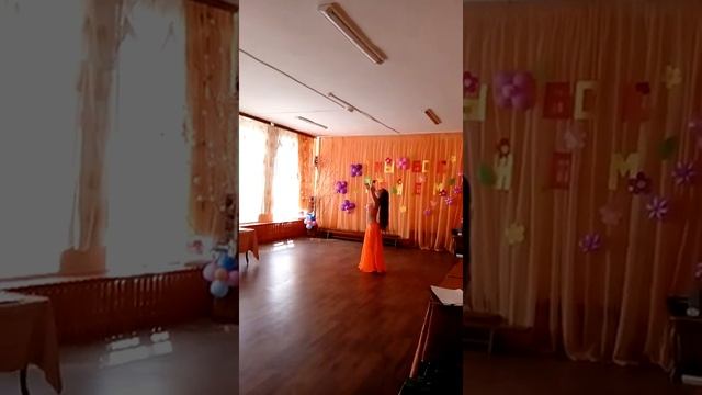 Девочка красиво танцует восток... смотреть онлайн