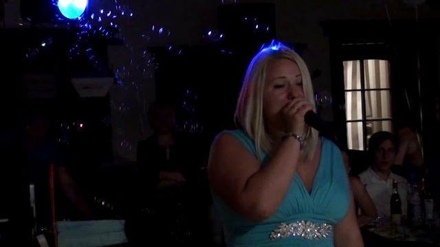 Подруга читает рэп на свадьбе. Очень трогательно. смотреть онлайн