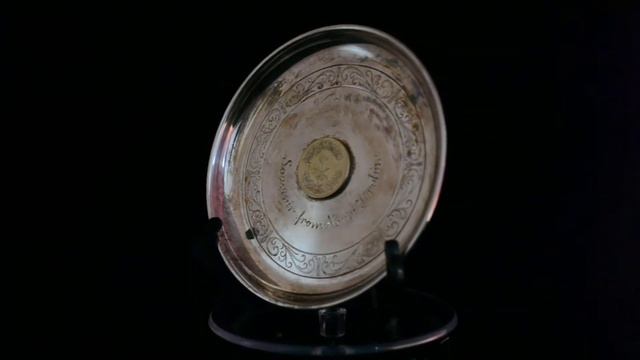 Серебряное блюдце с монетой смотреть онлайн