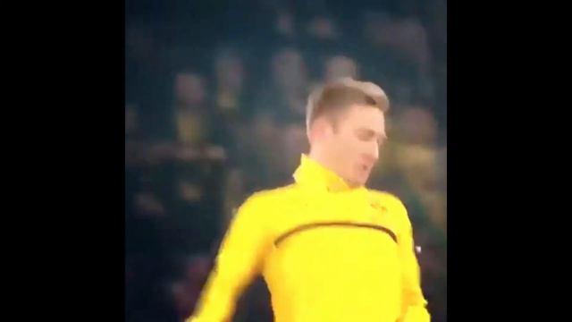 Chewing gum trick | by Borussia Dortmund's Felix Passlack | смотреть онлайн