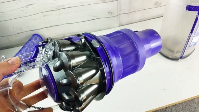 Cleaning Dyson Vacuum Cyclones - Fast! смотреть онлайн