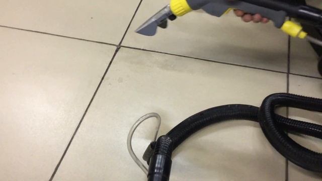 Пылесос для химчистки Karcher Puzzi 10/1 смотреть онлайн