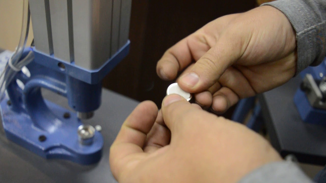 Пресс для обтяжки пуговиц с глазками Presmak DKP 4129 смотреть онлайн