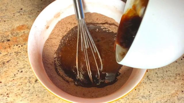 Шоколадный кекс за 5 минут! Как же вкусно! Дети смели за 3 минуты. смотреть онлайн