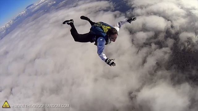 Playing With Gravity In a Tuxedo! смотреть онлайн
