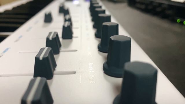 BEST MIDI CONTROLLER - Arturia KEYLAB ESSENTIAL 61 (HINDI) смотреть онлайн