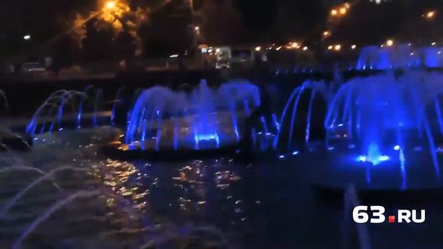 Танцор «отжег» в фонтане смотреть онлайн