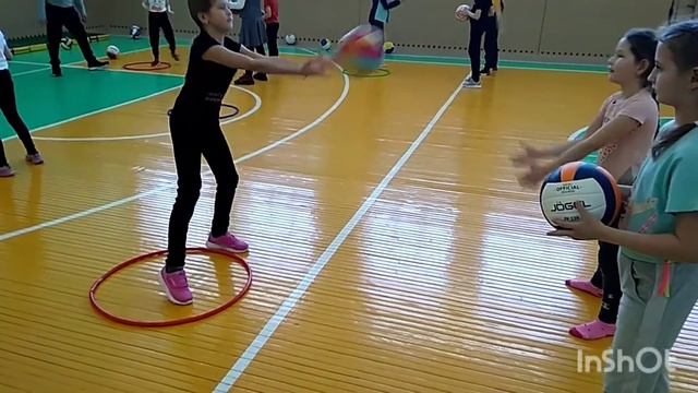 Подводящие упражнения в тройке для начинающих волейболистов смотреть онлайн
