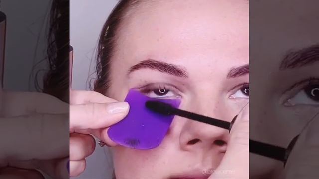 Как КРАСИТЬ НИЖНИЕ РЕСНИЦЫ и не испортить макияж? смотреть онлайн