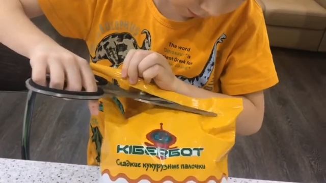 Открываю кукурузные палочки ВКУСНОМАМА с сюрпризом/Сюрприз из кукурузных палочек/Супер Сулейман смотреть онлайн