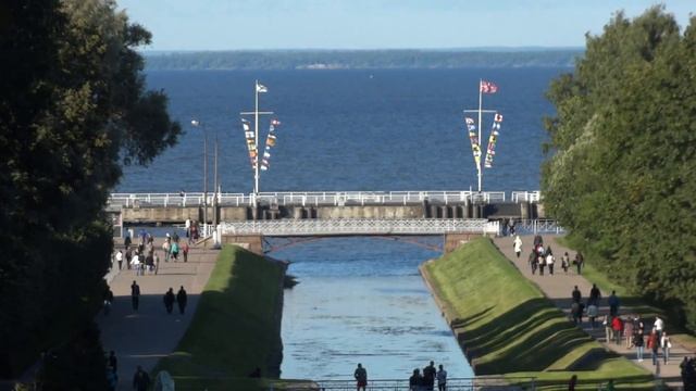 Петергоф - канал (Petergof - chanel Sony DSC-HX9V test HD video 1080p zoom) смотреть онлайн