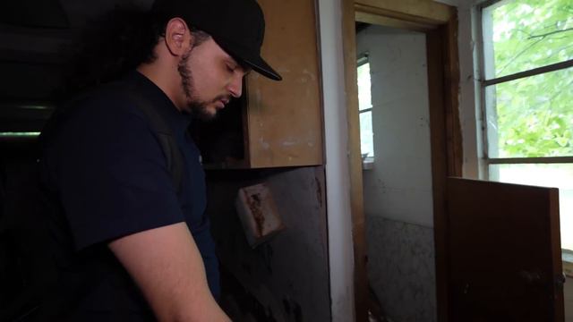 Exploring an Abandoned Time Capsule Preschool & Daycare! - Found Blood! смотреть онлайн