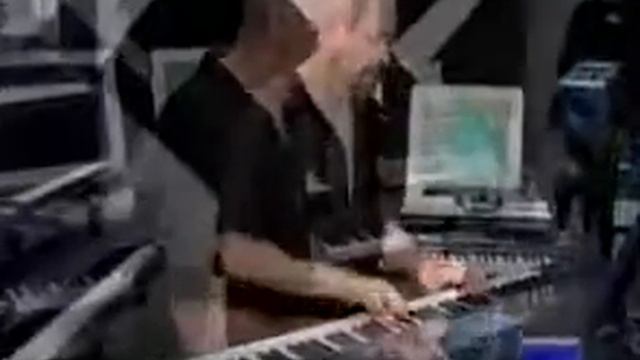 Jordan Rudess Performance- Screaming Head смотреть онлайн