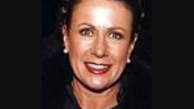 LAURA ZAPATA CANTA 