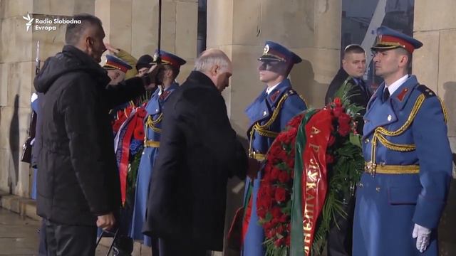 Stigao u Beograd! Vučić i Lukašenko položili vence na Spomen groblju oslobodilaca Beograda смотреть онлайн