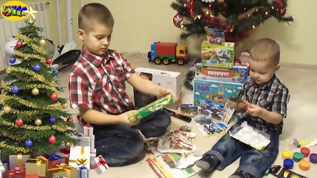 Вадя и Макс Распаковывают подарки от Деда Мороза на Новый Год 2017,Жми ПОДПИСАТЬСЯ смотреть онлайн