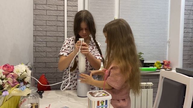 Готовим мороженое с Ксю и Крис #мороженое #icecream смотреть онлайн